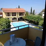 Ξενοδοχείο με διαμερίσματα Kalypso